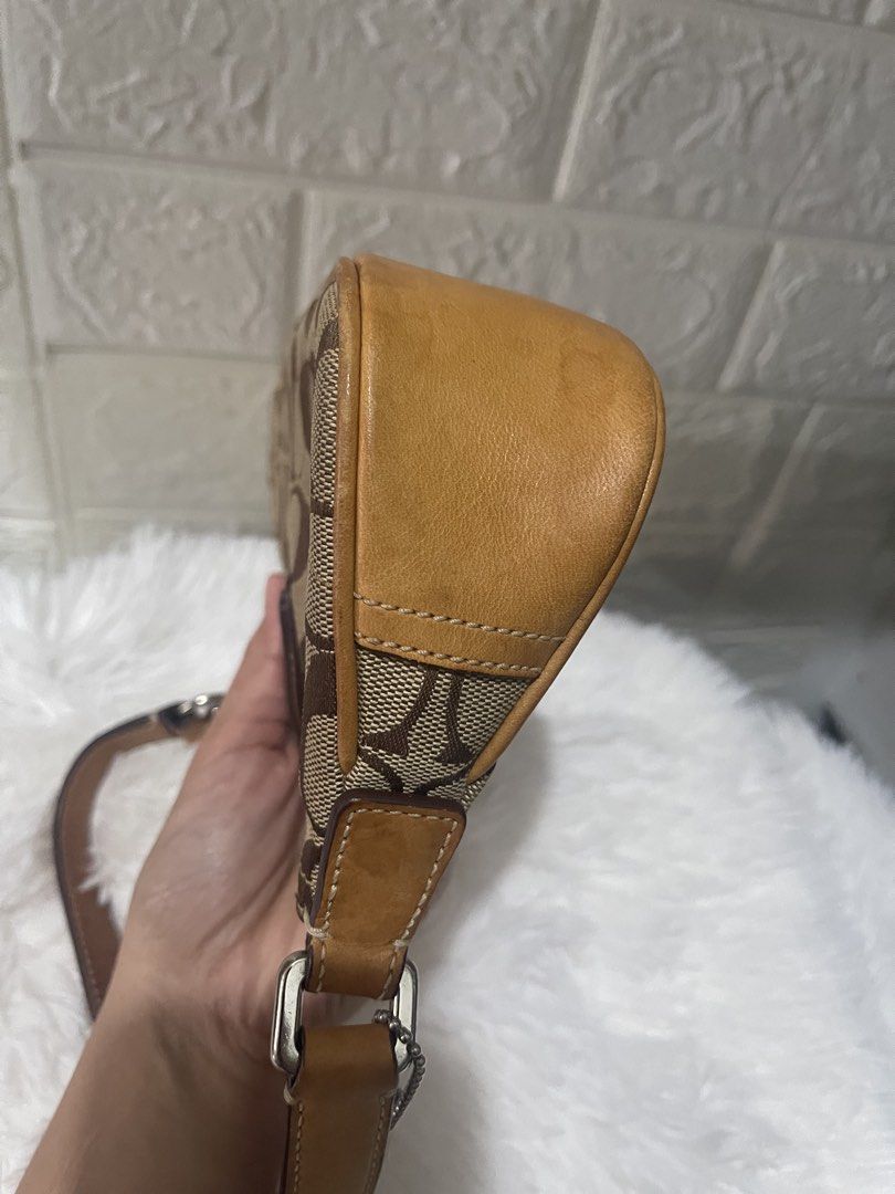❗️LP❗️Coach rare collection bag (Category: Shoulder Bags) located in Naga. Submitted by luxx_clover (Listing ID 1468567782, Image 3). Description: add sf signs of use: parang LV, normal oxidation no cracking clean.