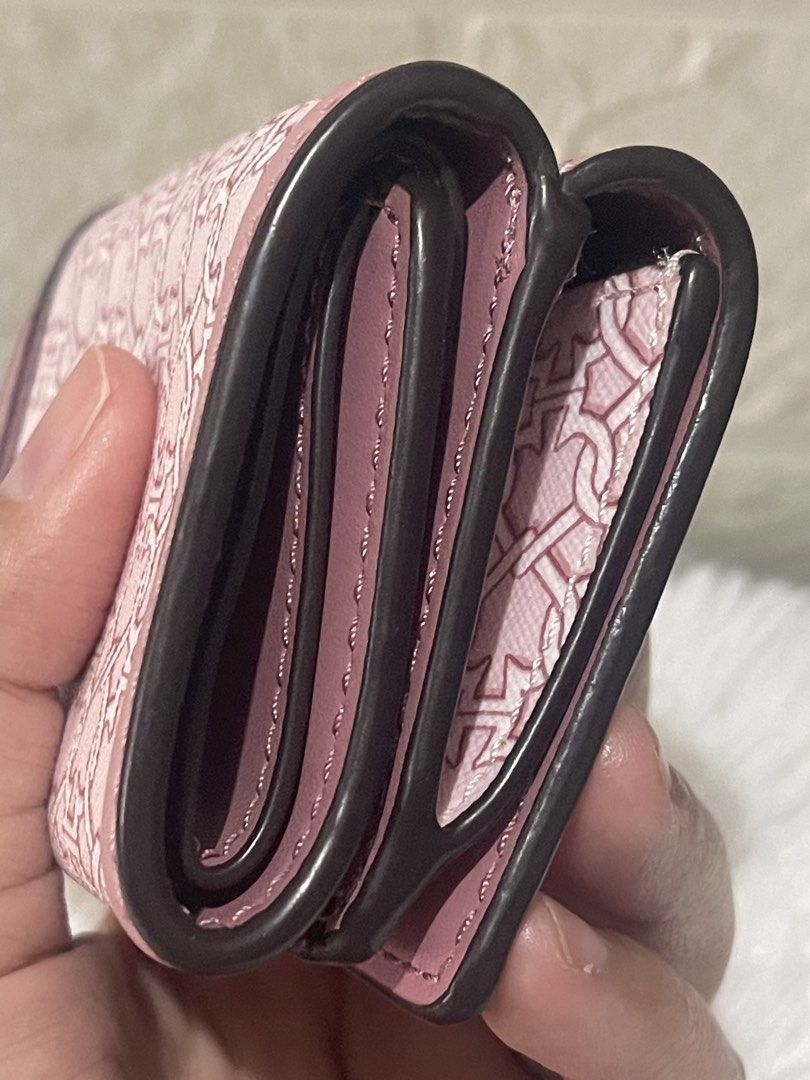 ❗️LP❗️Kate spade tri-fold small wallet (Category: Purses & Pouches) located in Naga. Submitted by luxx_clover (Listing ID 1468565992, Image 3). Description: No Flaw add sf.