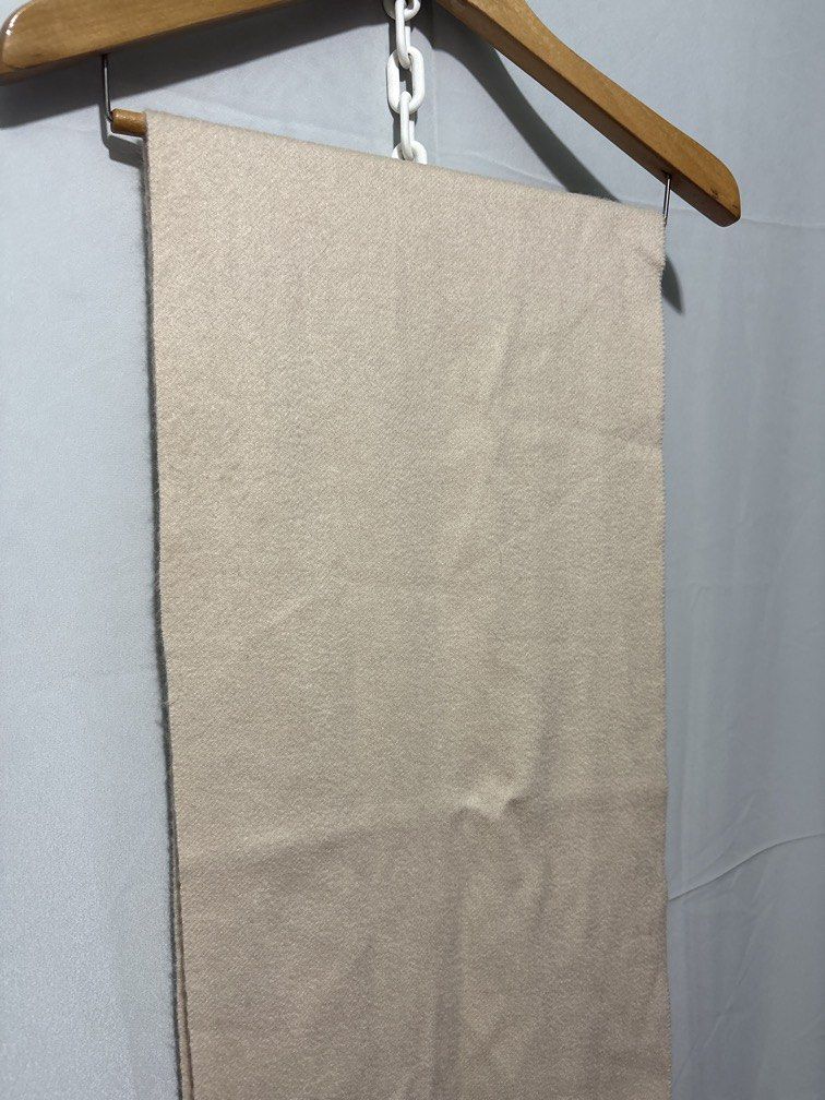 Luciano Suprani (Category: Scarves) located in Tagum. Submitted by zerkinbrylethrift (Listing ID 1468596342, Image 3). Description: .