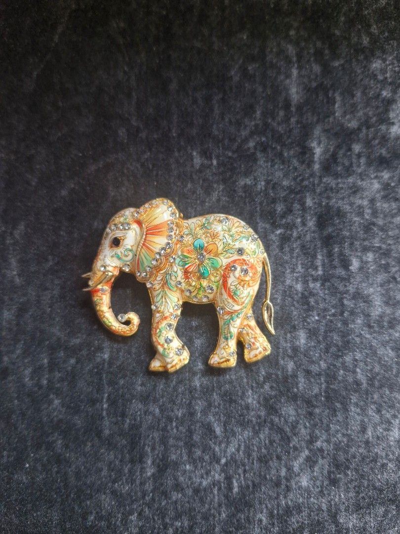 Lucky Elephant Brooch 2 (Category: Brooches) located in Taguig. Submitted by mommaschoice (Listing ID 1468585314, Image 1). Description: Brand New Unisex use Perfect for suits and party dresses Lightweight won't damage the fabric Ships nationwide.