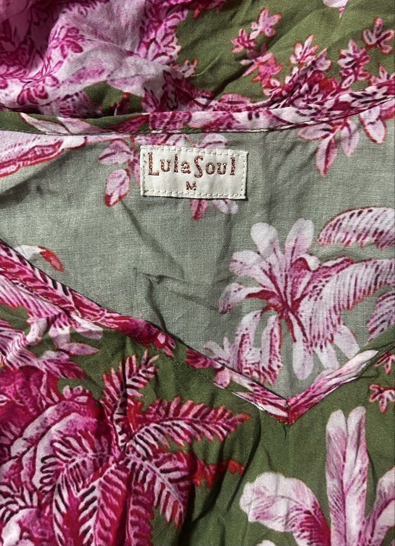 LULA SOUL (Category: Dresses) located in Davao. Submitted by sart0ria85 (Listing ID 1468653607, Image 3). Description: A tropical dressV-neck, half-length ruffled sleeves, drawstring waist with pink tassel ties. In 100% RAYON. Ultra comfortable. MADE IN INDIA 🇮🇳 MEDIUM. Size 6 Also perfect for LARGE. Size 8 because of the oversize, adjustable strings. EXCELLENT CONDITION (94/100).
