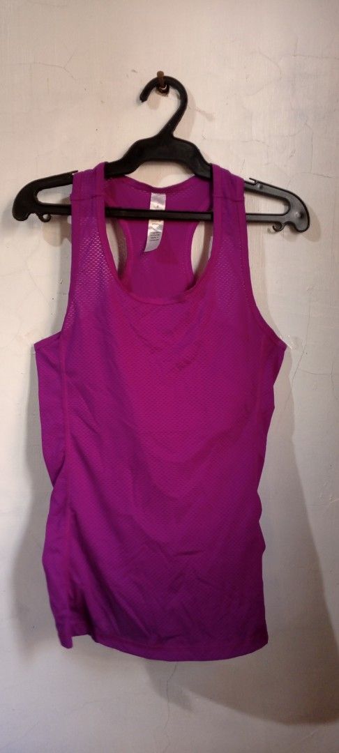 Lululemon Athletic Purple Tank Top Size 4 (Category: Sleeveless) located in Manila. Submitted by ezekislacl02490 (Listing ID 1468587982, Image 1). Description: - Brand: Lululemon - Size: 4 (tag intact) - Color: Bright purple - Design: Classic racerback with all-over breathable mesh fabric - Details: Reflective omega logo on upper back for visibility - Ideal for: Running, gym workouts, and active lifestyle - Condition: Excellent pre-loved conditio