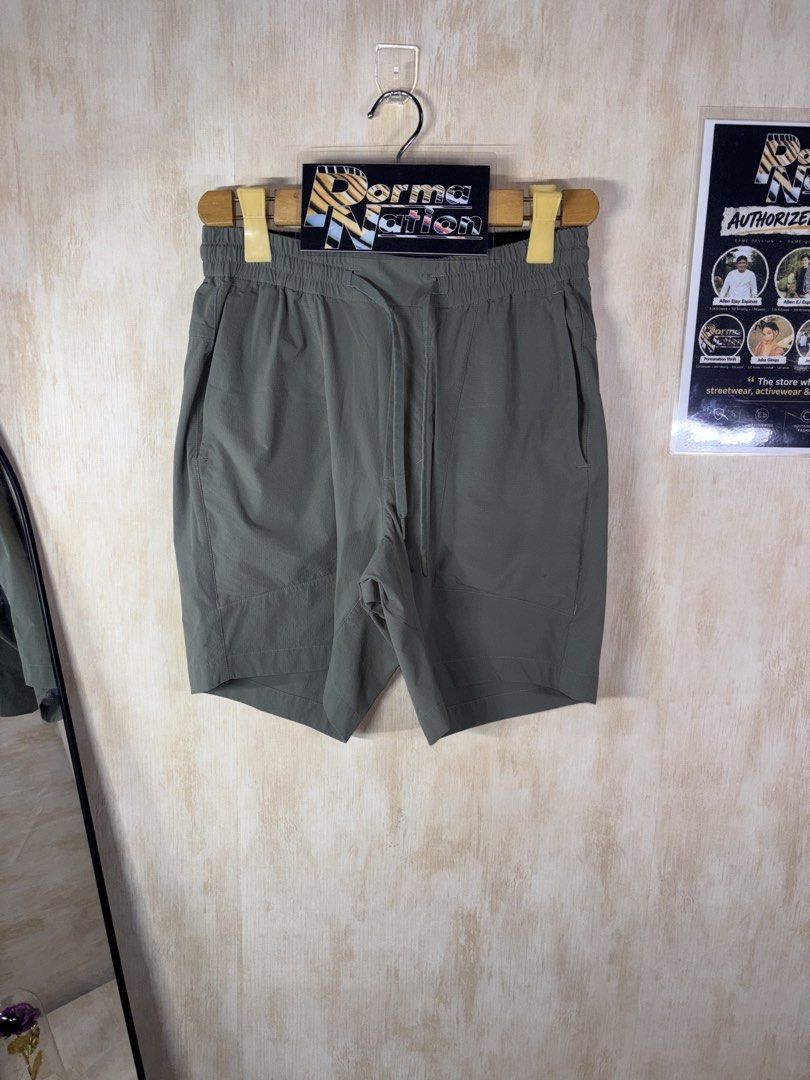 LULULEMON BOWLINE SHORT (Category: Shorts) located in Cabuyao City. Submitted by pormanation-thrift-store (Listing ID 1468606051, Image 3). Description: LULULEMON BOWLINE SHORT Condition: LIKE NEW Color rate: 10/10 (PWEDE SA MASELAN) Size: MEDIUM Dimes: 28-32”Wx17.5”L Issue: NONE‼️ Price: 1200.