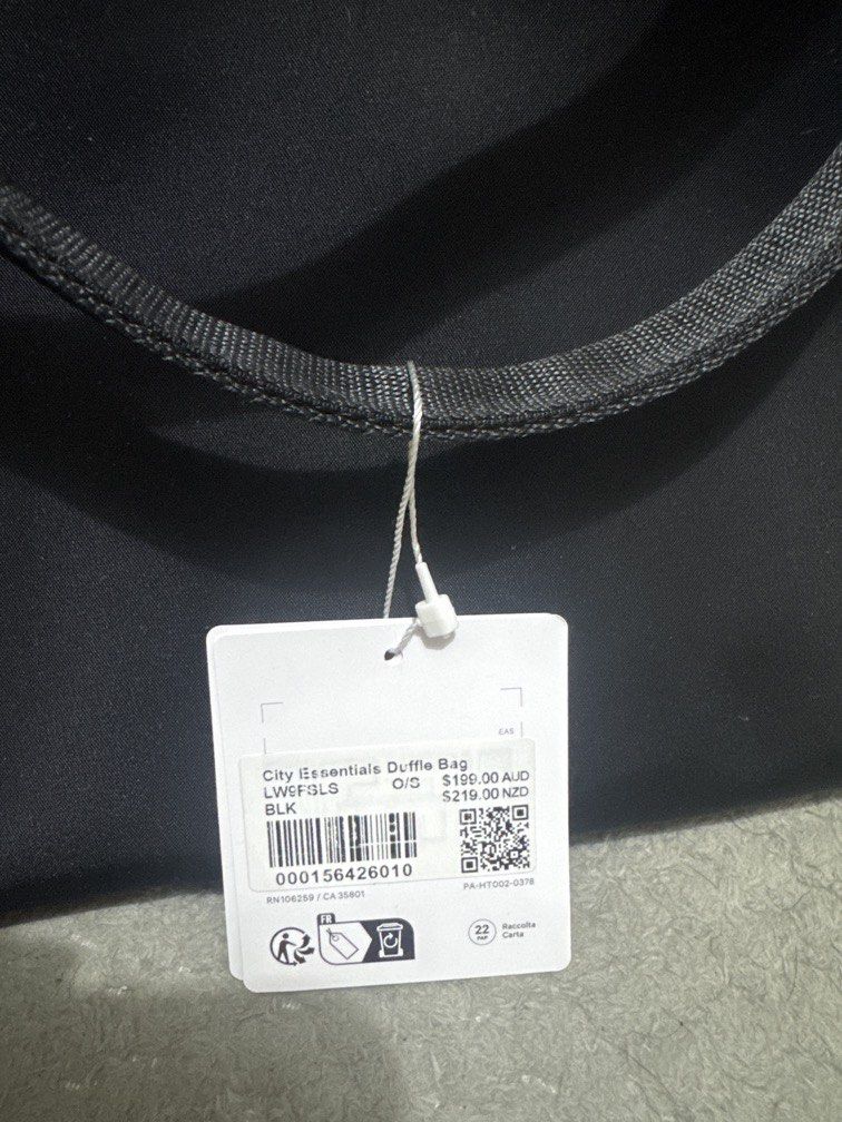 Lululemon City Essentials Duffle Bag 28L (Category: Cross-body Bags) located in Quezon City. Submitted by sammy.stash (Listing ID 1468618343, Image 2). Description: Brand new with tags.