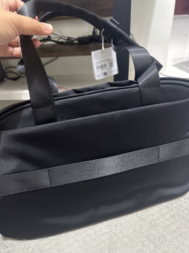 Lululemon City Essentials Duffle Bag 28L (Category: Cross-body Bags) located in Quezon City. Submitted by sammy.stash (Listing ID 1468618343, Image 3). Description: Brand new with tags.