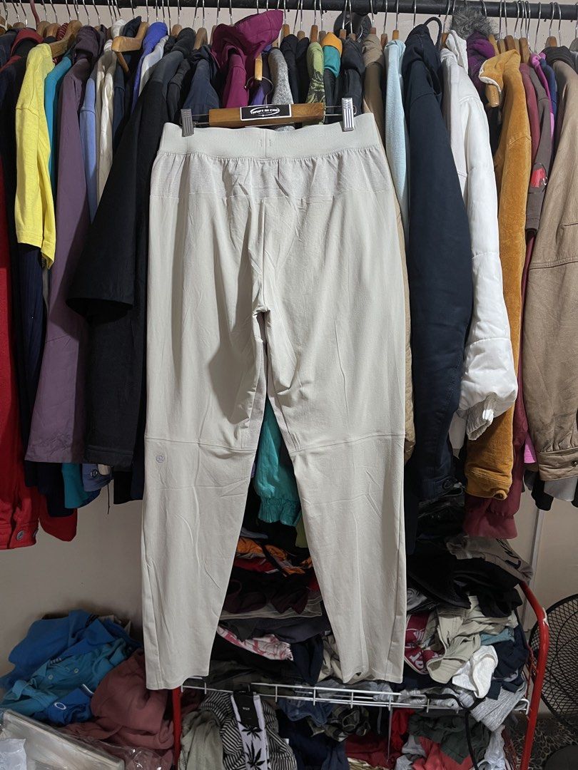 Lululemon In Mind Pants (Category: Activewear) located in Cabuyao City. Submitted by jeirussamson897 (Listing ID 1468510792, Image 3). Description: Lululemon In Mind Pants xs ontag 28-34 waistline 30 best fit 38 length excellent condition sariwa 9.5/10 1199+sf.
