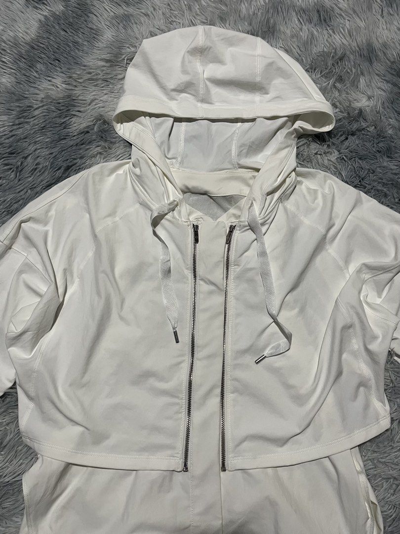Lululemon Three-in-One Convertible Vest Jacket (Category: Coats, Jackets and Outerwear) located in Sasmuan (Sexmoan). Submitted by winterclothes.ph (Listing ID 1468522509, Image 2). Description: Lululemon Three-in-One Convertible Vest Jacket 8 on tag Width hoodie 20.5 Length hoodie 16 Width vest 19.5 Length vest 22 Excellent Condition Missing tags.