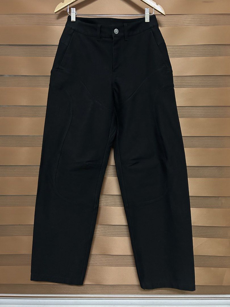 Lululemon Utilitech Twill Mid-Rise Carpenter SLNSH Pants (Category: Jeans) located in Manila. Submitted by foundarchive.ph (Listing ID 1468702558, Image 1). Description: Lululemon Utilitech Twill Mid-Rise Carpenter SLNSH Pants Good as new 10/10 color rate Size 26 dot (28W x 41L x 8.5 hem) No issue ₱3500 only Padala from Canada Manila area can ship nationwide.