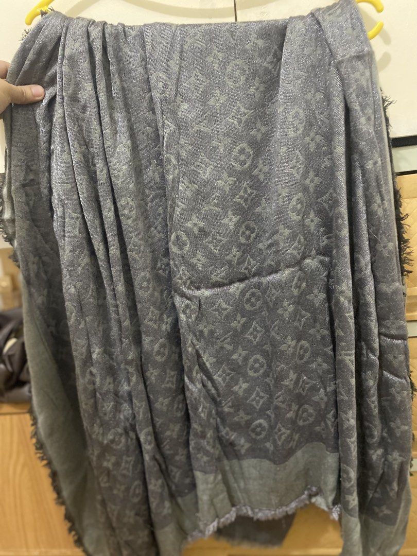 LV balabal (Category: Scarves) located in Pasig City. Submitted by avery4444 (Listing ID 1468705676, Image 1). Description: Super classy and mahabang balabal .