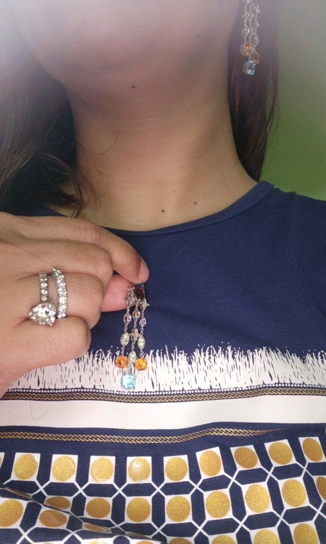 LV dangling / pendant (Category: Earrings) located in Santiago. Submitted by bgoldia (Listing ID 1468683541, Image 2). Description: 14k whitegold mixed gemstone and Diamond earrings + pendant statement piece.