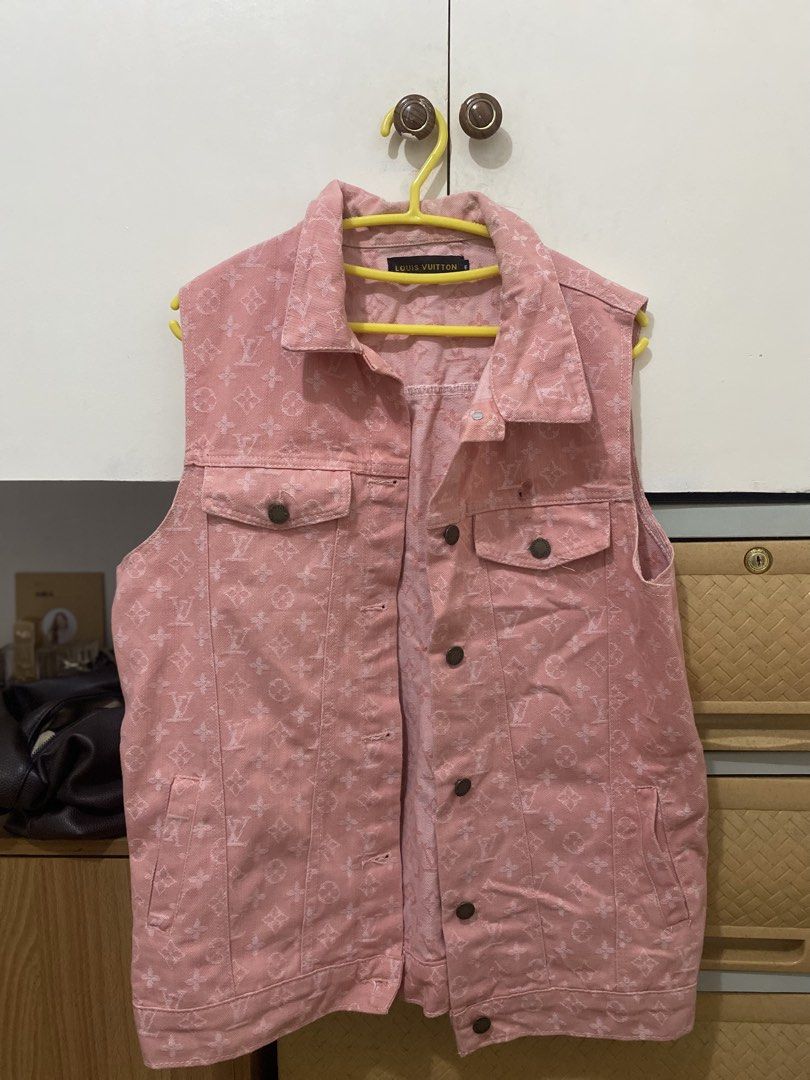 LV pink (Category: Others Tops) located in Pasig City. Submitted by avery4444 (Listing ID 1468705361, Image 1). Description: Super cute and hndi msyado nagamit.