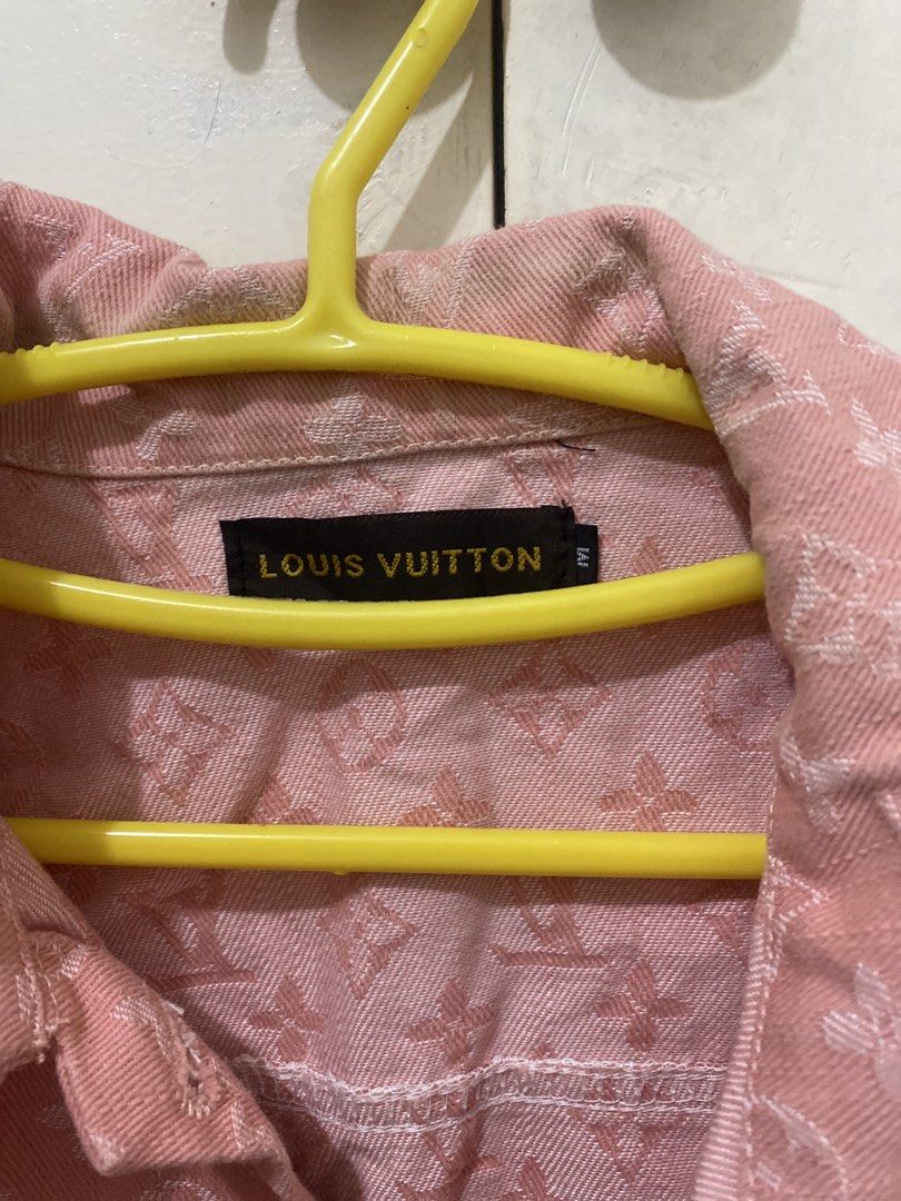 LV pink (Category: Others Tops) located in Pasig City. Submitted by avery4444 (Listing ID 1468705361, Image 2). Description: Super cute and hndi msyado nagamit.