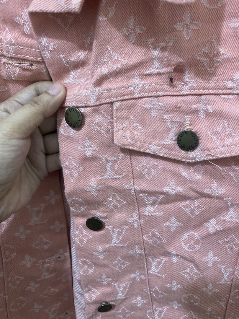 LV pink (Category: Others Tops) located in Pasig City. Submitted by avery4444 (Listing ID 1468705361, Image 3). Description: Super cute and hndi msyado nagamit.