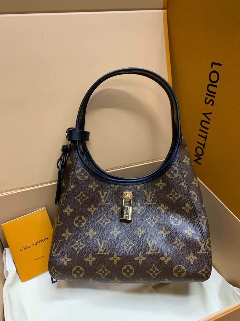 Lv Shoulder Bag (Category: Luxury Bags & Wallets) located in Manila. Submitted by bagsandmanymanymore1 (Listing ID 1468525893, Image 1). Description: Preloved Lv Rank SA Size 28cm Microchip scannable serial .