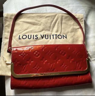 (Category: ) located in . Submitted by closetvibesbyg (Listing ID 1468541366, Image 1). Description: .