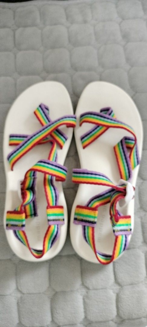 Madden girl (Category: Flats & Sandals) located in Mexico. Submitted by junerlapuz13835 (Listing ID 1468523840, Image 1). Description: .