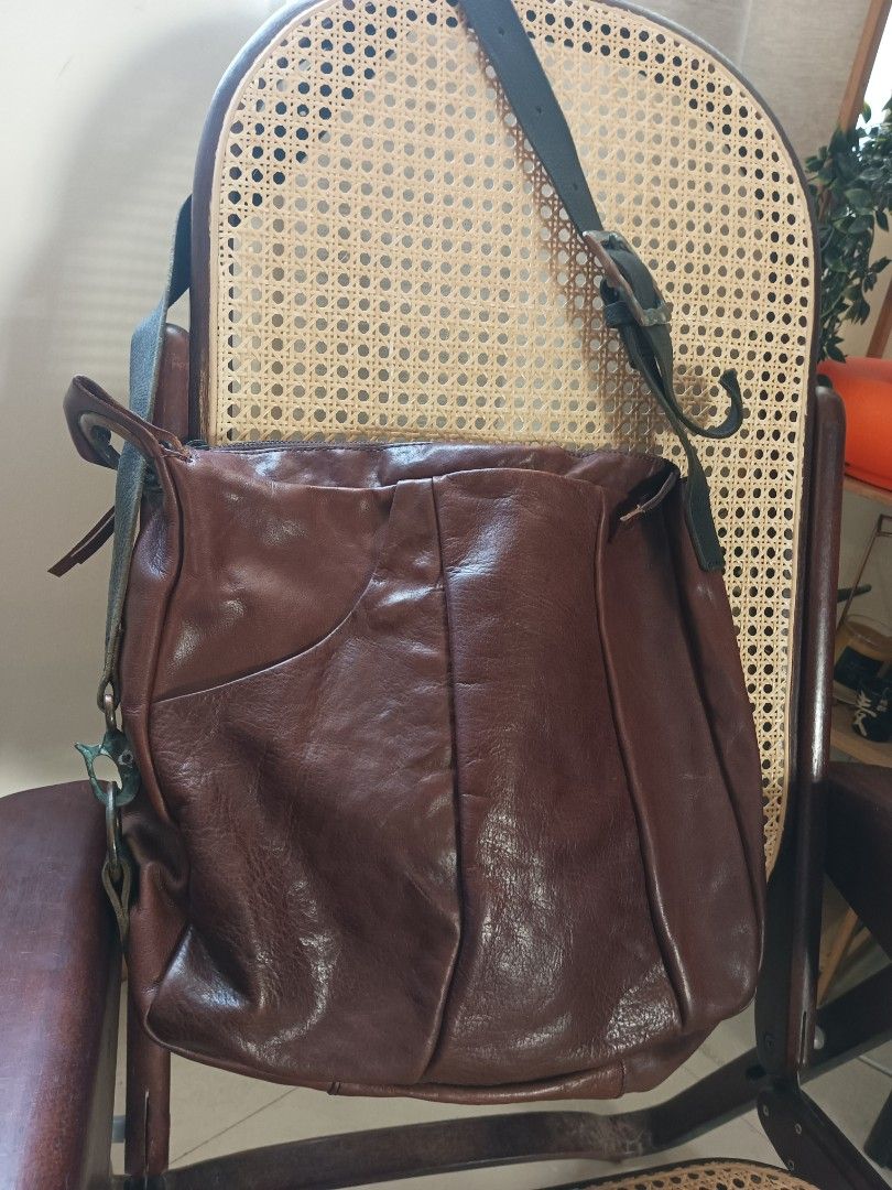 Made in Japan Copper and leather (Category: Sling Bags) located in Manila. Submitted by archived.333 (Listing ID 1468683908, Image 1). Description: PMR Made in japan Thick leather 20k retail price Copper hardware (with patina) really nice in person kasya laptop great everyday bag, will probably last for a lifetime great alternative to Louis vuitton , gucci, prada, momotaro ,levis , selvedge, samurai.