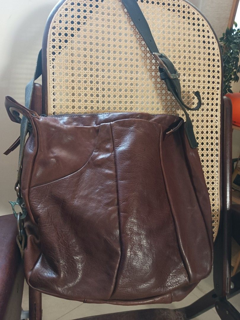 Made in Japan Copper and leather (Category: Sling Bags) located in Manila. Submitted by archived.333 (Listing ID 1468683908, Image 2). Description: PMR Made in japan Thick leather 20k retail price Copper hardware (with patina) really nice in person kasya laptop great everyday bag, will probably last for a lifetime great alternative to Louis vuitton , gucci, prada, momotaro ,levis , selvedge, samurai.