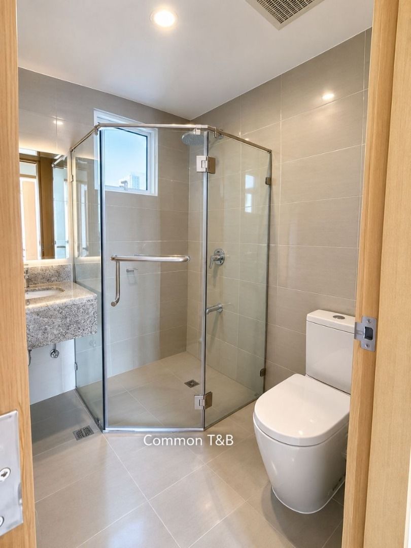 Madison Park West BGC (Category: Apartments & Condos) located in Caloocan City. Submitted by gentledragon_812486 (Listing ID 1468586419, Image 3). Description: ‎🔥FOR SALE in BGC🔥 ‎🏡Property: Madison Park West ‎✔️Location: 7th Avenue corner 36th Streets BGC ‎✔️Architect: Federal Land ‎✔️Type: 3 Bedrooms + 2 Bathrooms + one toilet for the helper + 2 Balcony ‎✔️Parking: 4th floor (Podium) ‎✔️Area: 100sqm ‎✔️Floor: 36th ‎✔️Built in: 4 A/C, Curtain
