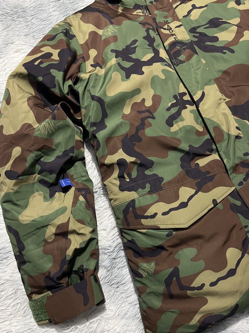 Madness Camou White Duck Down Puffer Jacket (Category: Coats, Jackets and Outerwear) located in Sasmuan (Sexmoan). Submitted by winterclothes.ph (Listing ID 1468526551, Image 3). Description: Madness Camou White Duck Down Puffer Jacket M on tag Width 23.5 Length 31 Excellent Condition.