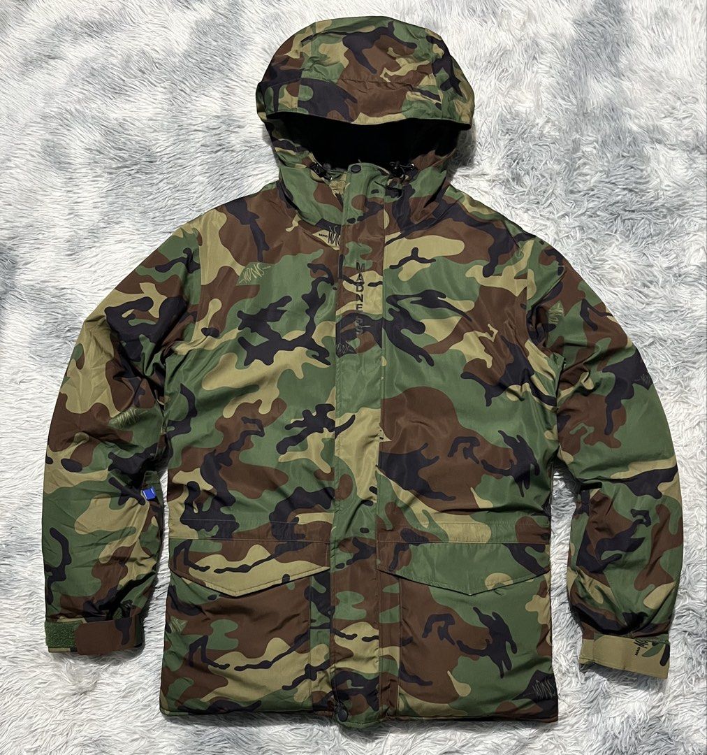 Madness Camou White Duck Down Puffer Jacket (Category: Coats, Jackets and Outerwear) located in Sasmuan (Sexmoan). Submitted by winterclothes.ph (Listing ID 1468526551, Image 1). Description: Madness Camou White Duck Down Puffer Jacket M on tag Width 23.5 Length 31 Excellent Condition.