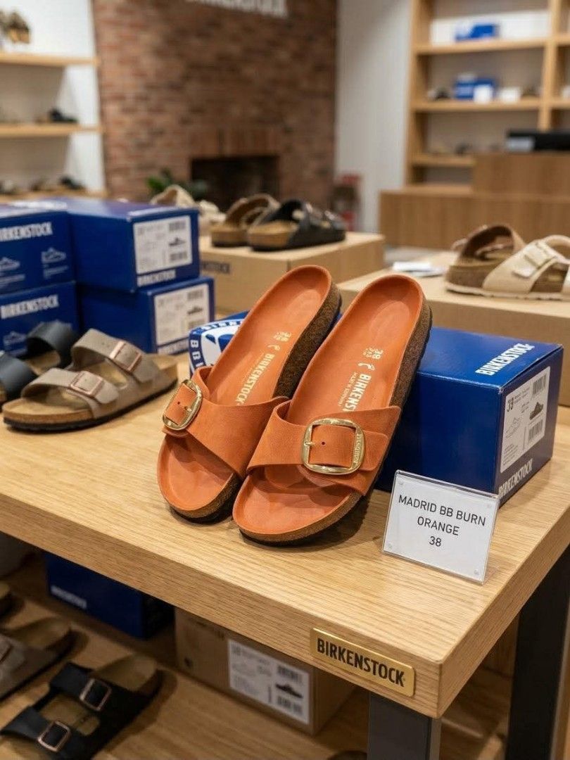 Madrid BB highshine BURN Orange (Category: Flats & Sandals) located in Angeles City. Submitted by truehawk_95a40c (Listing ID 1468656297, Image 1). Description: FLASH SA LE ‼️ madrid bb highshine burn orange size 38 only Php 5800 only 9k+ yan sa mall available onhand & ready to ship Pm me to order.