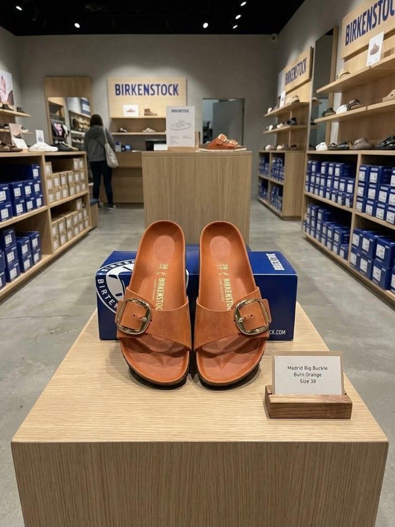 Madrid BB highshine BURN Orange (Category: Flats & Sandals) located in Angeles City. Submitted by truehawk_95a40c (Listing ID 1468656297, Image 2). Description: FLASH SA LE ‼️ madrid bb highshine burn orange size 38 only Php 5800 only 9k+ yan sa mall available onhand & ready to ship Pm me to order.