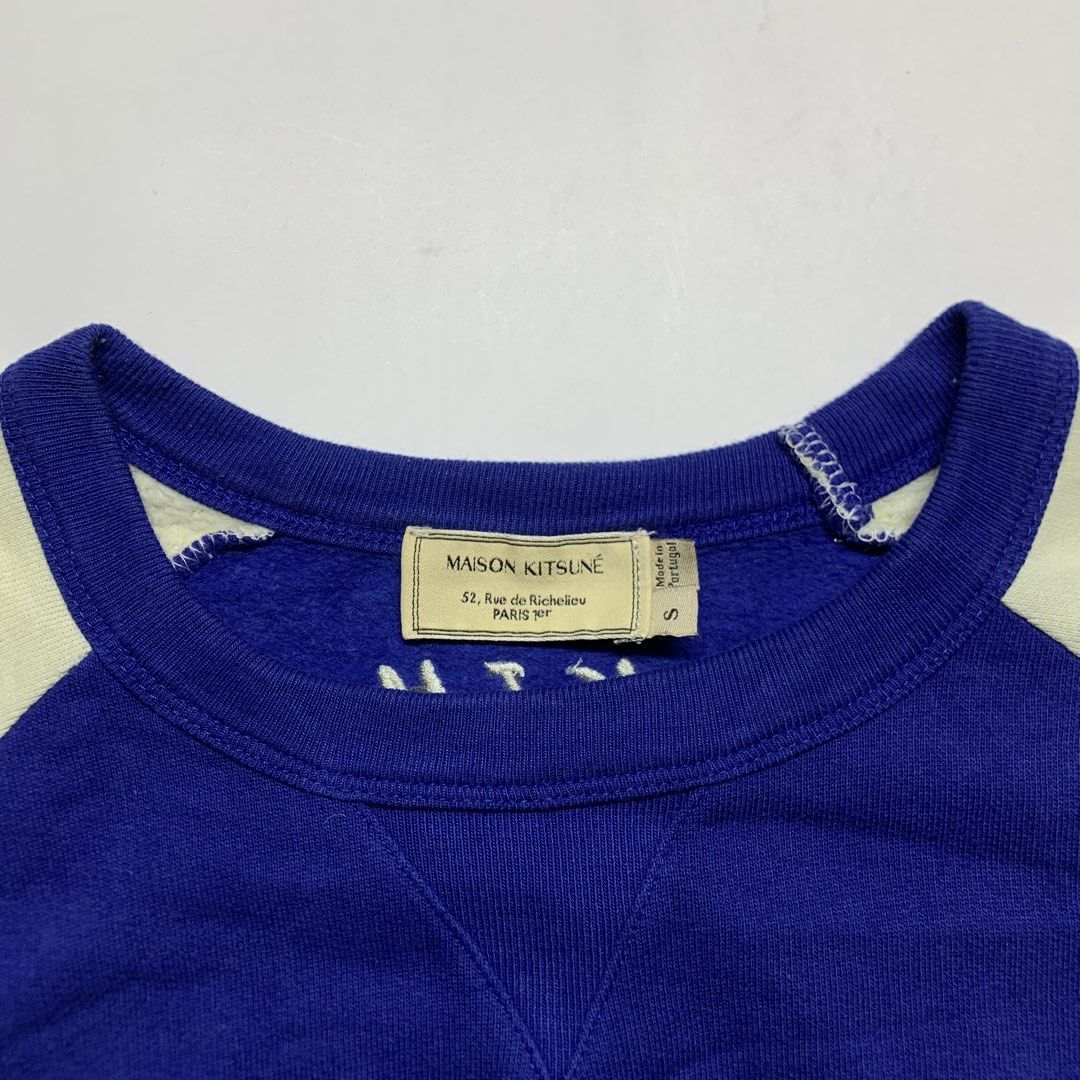 MAISON KITSUNE - Sweatshirt (Category: Coats, Jackets and Outerwear) located in Manila. Submitted by shottas_21 (Listing ID 1468519912, Image 2). Description: MAISON KITSUNE - Sweatshirt SIZE - Small CONDITION - 9/10 Made in Portugal 100% Cotton CHEST - 21” LENGTH - 25” SHOULDERS - 19” SLEEVE - 27.5” HEM - 21”.