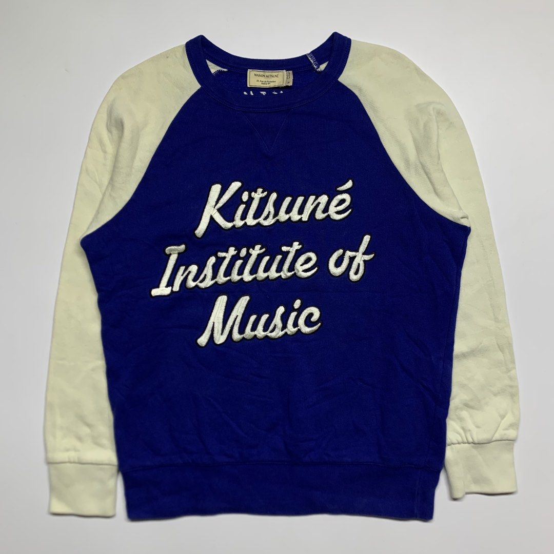 MAISON KITSUNE - Sweatshirt (Category: Coats, Jackets and Outerwear) located in Manila. Submitted by shottas_21 (Listing ID 1468519912, Image 1). Description: MAISON KITSUNE - Sweatshirt SIZE - Small CONDITION - 9/10 Made in Portugal 100% Cotton CHEST - 21” LENGTH - 25” SHOULDERS - 19” SLEEVE - 27.5” HEM - 21”.