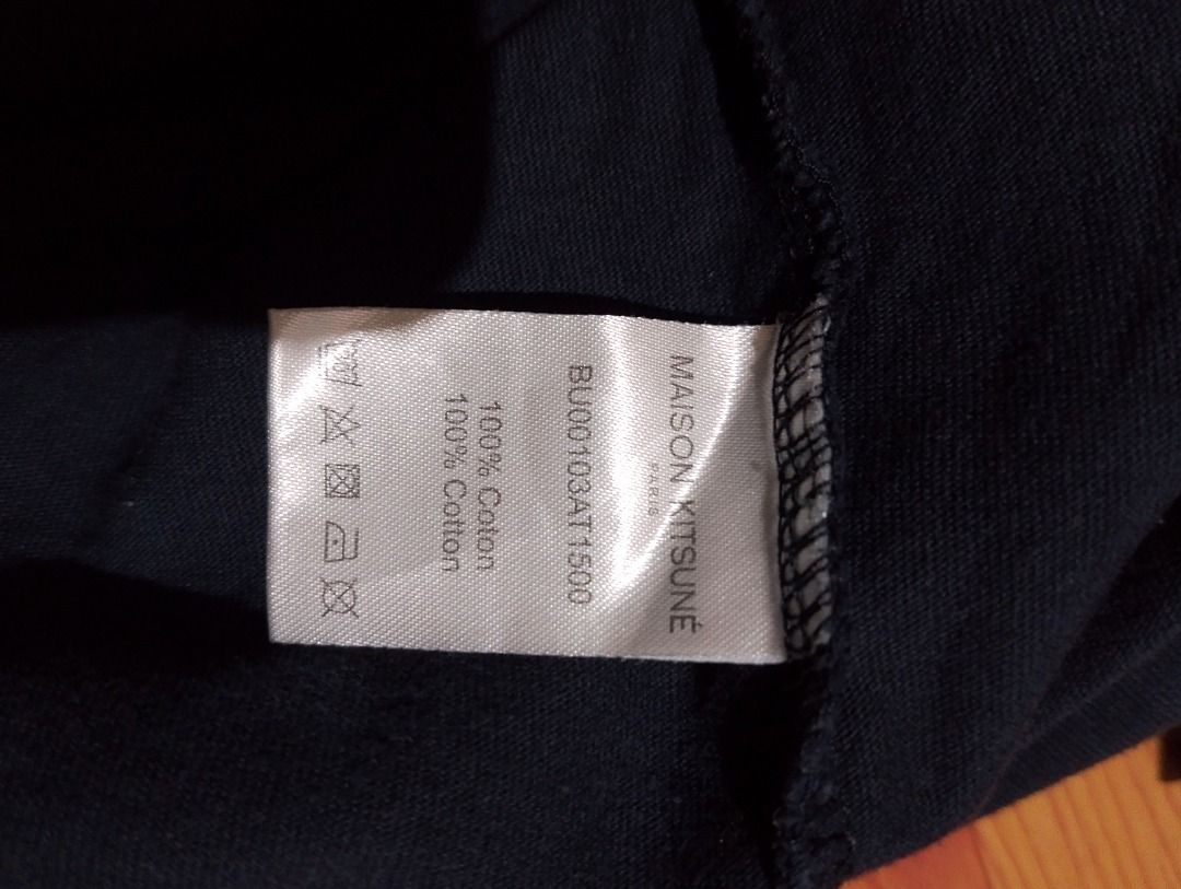 Maison Kitsune Double Fox Head Patch T-Shirt Dark Grey (Category: Tshirts & Polo Shirts ) located in Cavite. Submitted by marvzclothing (Listing ID 1468710817, Image 3). Description: - Brand: Maison Kitsuné - Style: Double Fox Head Patch Tee - Color: Dark Grey - Size: M - Material: 100% Cotton - Measurements: ~29" length, ~21" chest - Condition: Authentic and great for everyday wear.