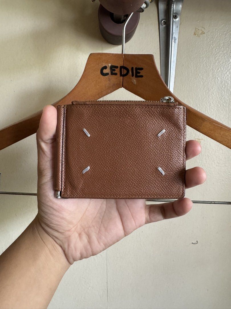 Maison magriela clip wallet (Category: Wallets & Card Holders) located in Davao. Submitted by fafacedie (Listing ID 1468631040, Image 1). Description: Maison MargieIa clip wallet card holder Genuine leather Very good condition. Signs of usage sa sidings 2k+sf.