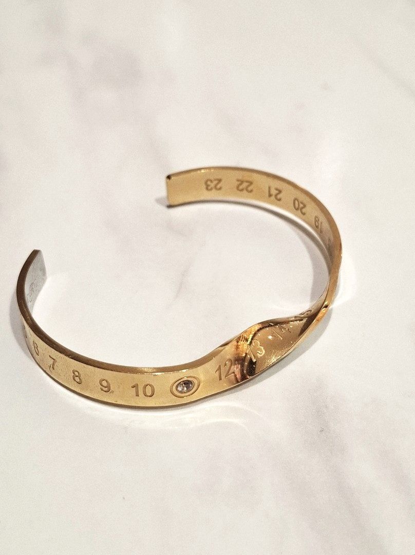 Maison Margiela AW25 Numeric Twisted Bracelet (Authentic) (Category: Bracelets) located in Pasig City. Submitted by coveted.mnl (Listing ID 1468165587, Image 1). Description: Authentic📌 Thrifted piece, has a few soft scratches and needs polishing~ Men's Size. Rhinestone / Diamond still intact No box. No Inclusions. Comes as is🤍 9.5/10 overall condition No issues or flaws in fabric Retailed for $1,885 (P116,870) • P19,999 Slightly negotiable • P