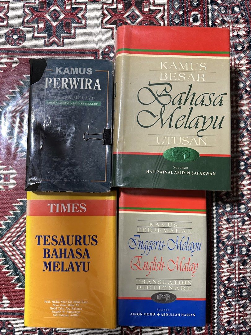 Malay Language Dictionary & Thesaurus (Category: Textbooks) located in Singapore. Submitted by snjyrms (Listing ID 1468658607, Image 1). Description: Kamus Bahasa Melayu dan Tesaurus.