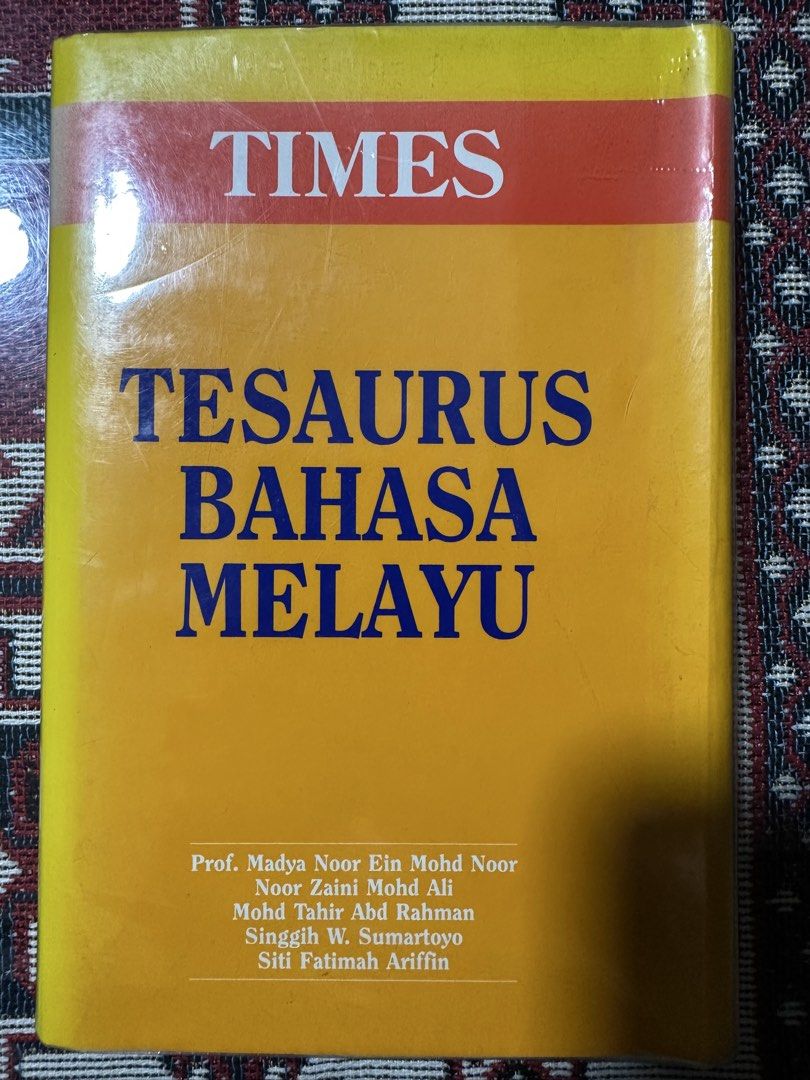Malay Language Dictionary & Thesaurus (Category: Textbooks) located in Singapore. Submitted by snjyrms (Listing ID 1468658607, Image 5). Description: Kamus Bahasa Melayu dan Tesaurus.