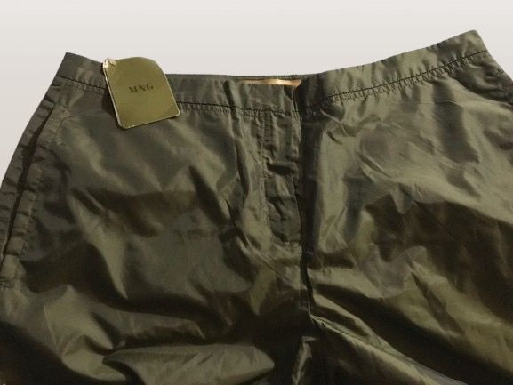 MANGO ARMY GREEN CARGO PANTS 31 (Category: Other Bottoms) located in Marikina City. Submitted by minimalistmanila (Listing ID 1468586223, Image 2). Description: New with tags Mango cargo pants with netting. Straight semi loose legs. Waist is 31. Bought in Mango Singapore. Worth P5,500. Order now! #cargopants .