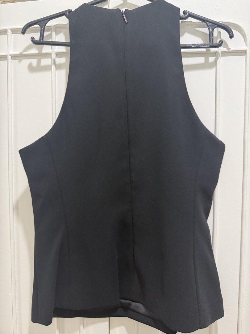 MANGO Black Sleeveless Top | Size S (Category: Sleeveless) located in Paranaque City. Submitted by balofies (Listing ID 1468641642, Image 3). Description: ✨ Details: * Brand: MNG (Mango) * Size: S (EU/USA S) * Color: Black * Style: Sleeveless, scoop-neck top * Closure: Back zipper * Design: Structured fit with contouring seams.