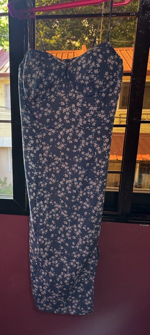 Mango Black White Pattern Sleeveless Dress Size US 4 (Category: Dresses) located in Cavite. Submitted by luxuryitem17 (Listing ID 1468569679, Image 3). Description: Bundle Dress Mango and Shein - Style: Sleeveless, fitted, knee-length dress - Design: Black and white pattern - Size: USA 4 / MEX CH - Material: Thick textured fabric with great stretch.