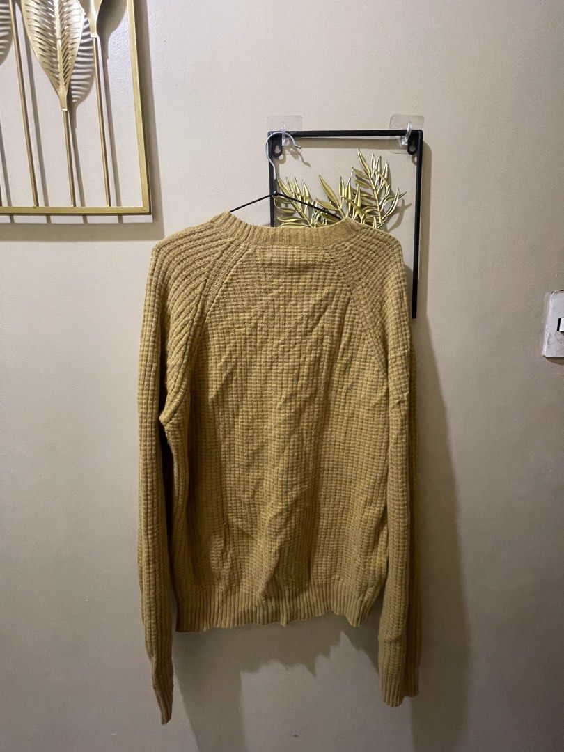 MANGO MAN MUSTARD SWEATER (Category: Hoodies) located in Pasay City. Submitted by markmyluxuryph (Listing ID 1468636660, Image 2). Description: MANGO MAN MUSTARD SWEATER Preloved Dimes: 22 x 28 inches Needs washing only ₱650 + SF No return or exchange is allowed; mine if you are 100% sure. #MarkMyLuxuryPH DISCLAIMER: Mark MyLuxuryPH is not affiliated with any of the brands featured on our page. All copyrights belong to the original brand holder..