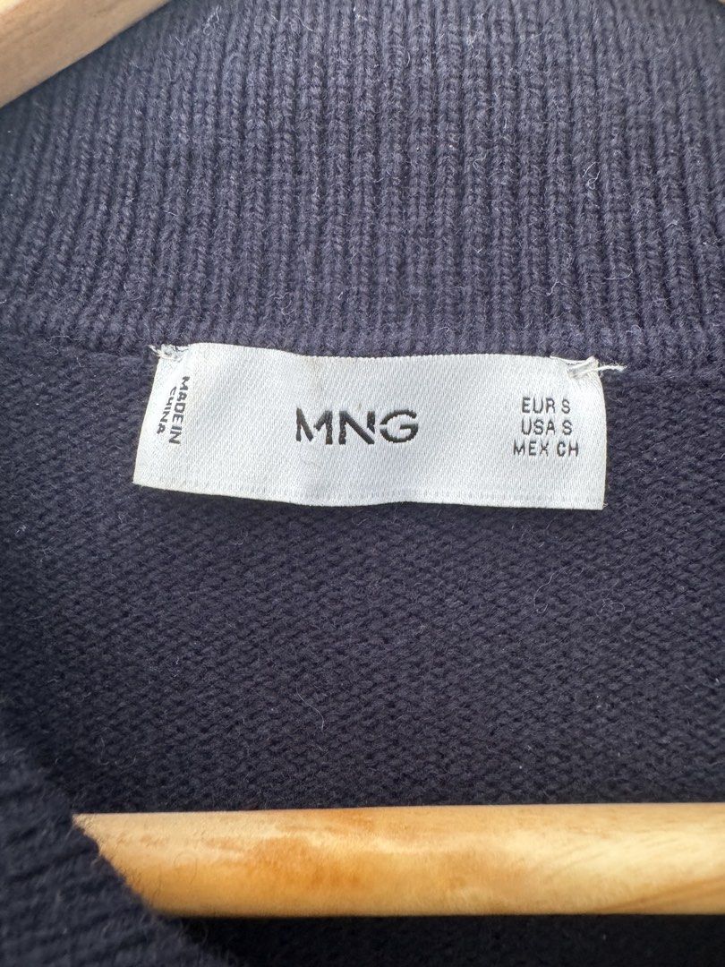 Mango Rib-Knit Wool Cardigan – Dark Navy, Size Small (Category: Coats, Jackets and Outerwear) located in Pasay City. Submitted by youngchow2026 (Listing ID 1468500899, Image 2). Description: 2k Condition: 9.9/10 (Fitted only, never worn or washed) Size: Small Color: Dark Navy Style Ref: 77047928 Bought from: MANGO MAN Online (Receipt available) RFS: Impulse buy. Ended up not wearing it. Available as long as posted. Location: North Caloocan .
