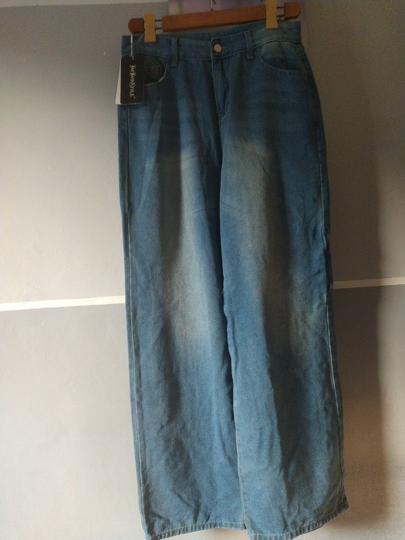 Maong pants twotwin (Category: Jeans) located in Manila. Submitted by timtam04 (Listing ID 1468710040, Image 1). Description: 14 and half inches.