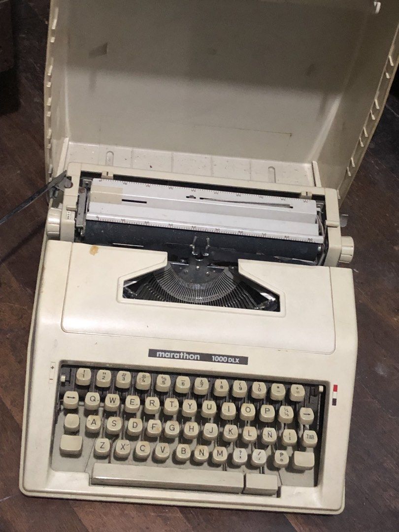 Marathon 1000 DLX vintage typewriter (Category: Office & Business Technology) located in Manila. Submitted by let21 (Listing ID 1468664586, Image 1). Description: Condition: 9/10 W/ case (no dent).