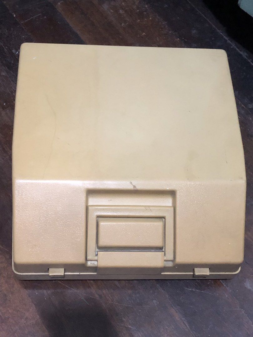 Marathon 1000 DLX vintage typewriter (Category: Office & Business Technology) located in Manila. Submitted by let21 (Listing ID 1468664586, Image 2). Description: Condition: 9/10 W/ case (no dent).