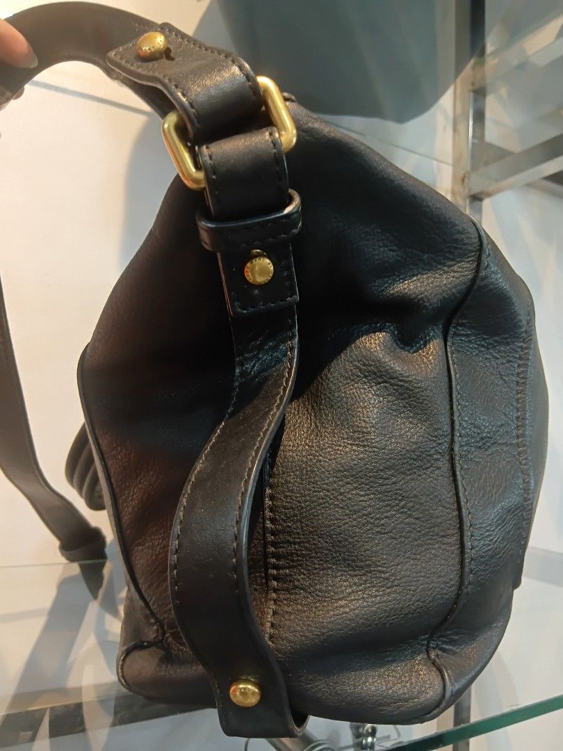 Marc Jacobs (Category: Cross-body Bags) located in Subic. Submitted by AnythingBrandedby_May (Listing ID 1468560447, Image 3). Description: Marc Jacobs Genuine Leather.