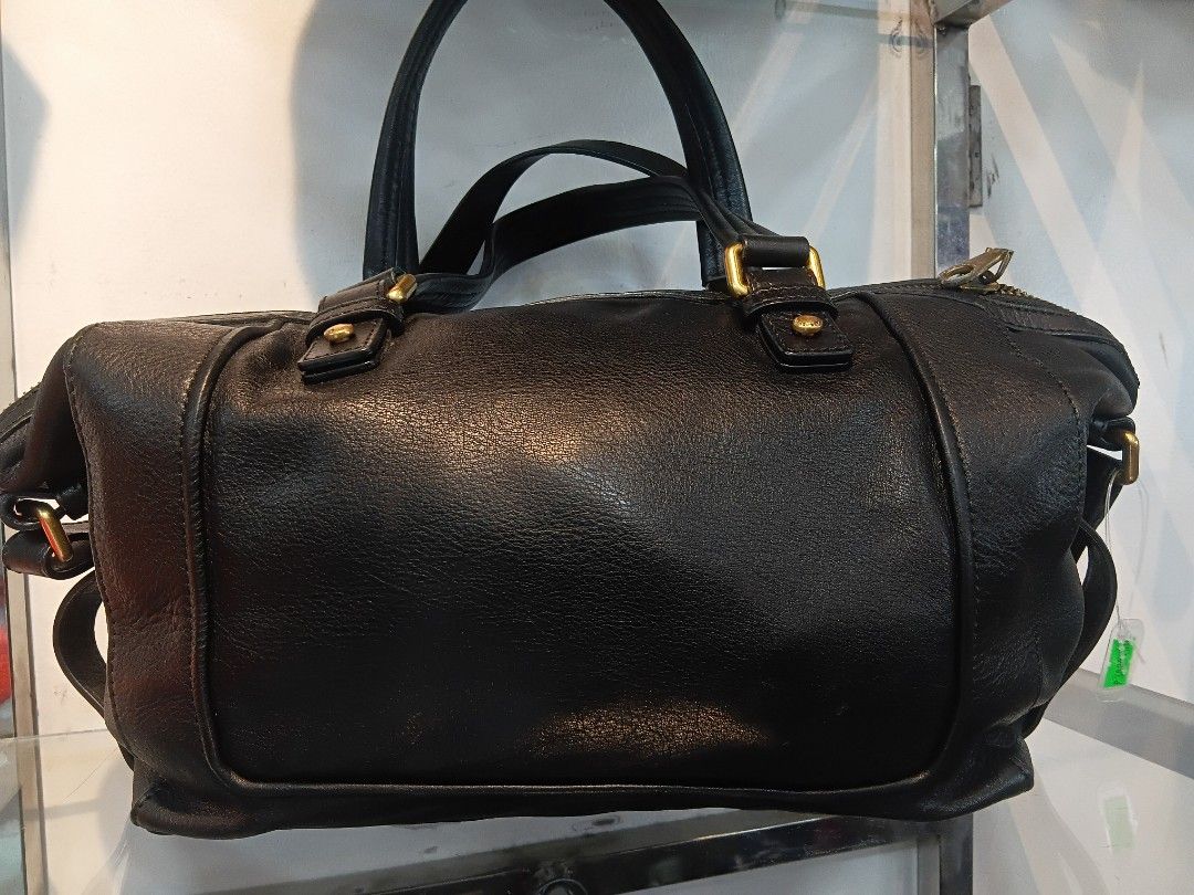 Marc Jacobs (Category: Cross-body Bags) located in Subic. Submitted by AnythingBrandedby_May (Listing ID 1468560447, Image 2). Description: Marc Jacobs Genuine Leather.