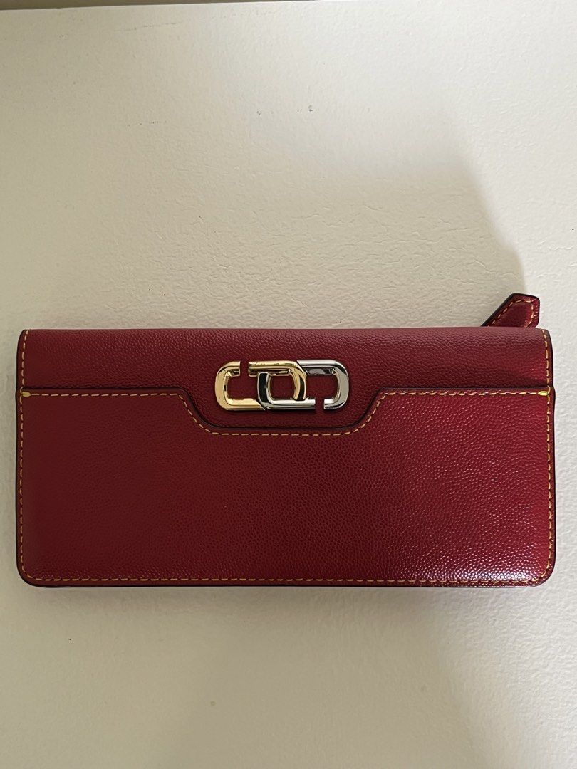Marc Jacobs Wallet (Category: Wallets & Card holders) located in Manila. Submitted by irish_closet (Listing ID 1468548488, Image 1). Description: - Good as new, barely used.