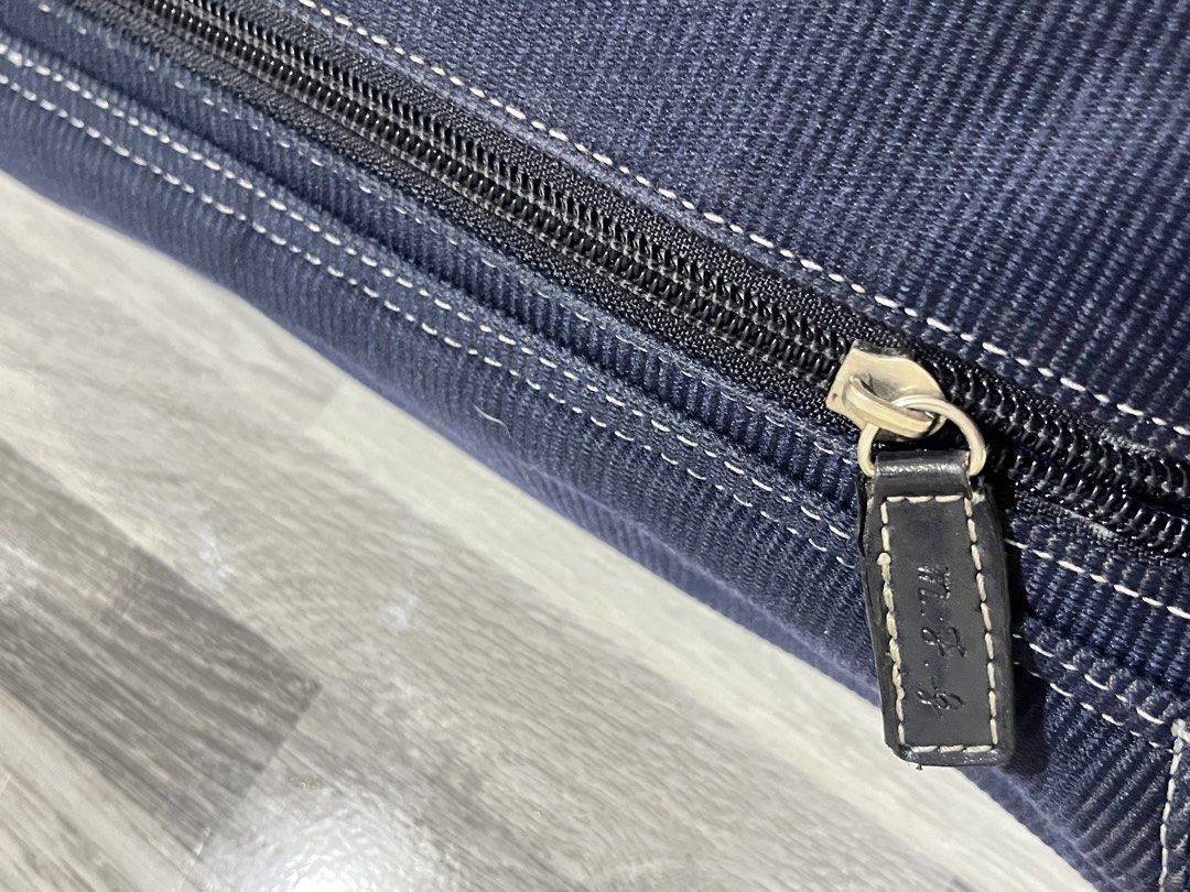 Marithe Francoise Girbaud Hologram Denim Shoulder Bag (Category: Shoulder Bags) located in General Santos City (Dadiangas). Submitted by mschic309 (Listing ID 1468506601, Image 3). Description: Authentic Marithe Francoise Girbaud Issue on button (crack shown on pic) only NO COD|PAYMENT FIRST.