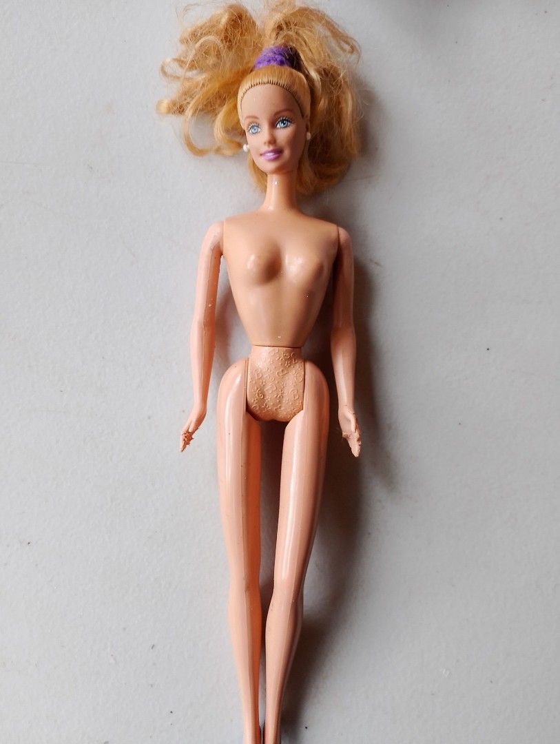 Mattel barbie doll (Category: Kids Toys) located in Santo Domingo. Submitted by glitterpinkgloss (Listing ID 1468580943, Image 1). Description: - may kagat sa kamay -needs cleaning and hairspa -manage your expectations. -wyswyg as is .