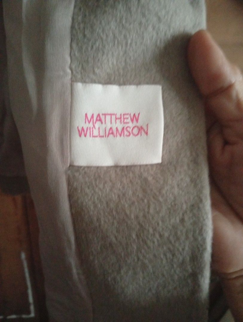 Matthew Williamson Luxury Overcoat (Category: Luxury Apparel) located in Caloocan City. Submitted by lolacel (Listing ID 1468571268, Image 1). Description: bought in UK, fit to use for special gatherings .