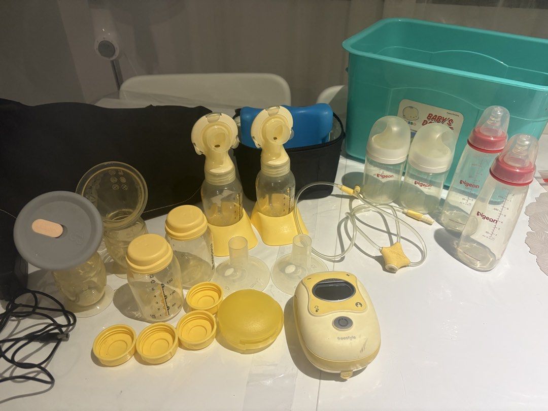 Medela Freestyle Double Electric Breast Pump Bundle (Category: Breastfeeding & Bottle Feeding) located in Manila. Submitted by naturemomph2020 (Listing ID 1468573032, Image 3). Description: Includes: - 1 medela freestyle handsfree pump - 1 charger - 1 tubing - 4 bottles with caps (150ml each) - 2x 24mm flange - 2x membranes - 1x ice pack - 1x cooler - 1x bag All part of the Medela Freestyle set. Freebies: - 2x haakaa (original with 1 cap) - Medel