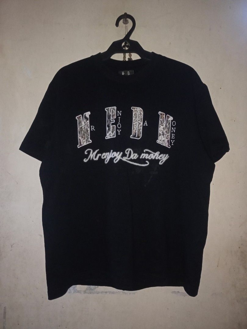 Medm shirt (Category: Tshirts & Polo Shirts ) located in Manila. Submitted by kenny200024 (Listing ID 1468651195, Image 1). Description: Medm shirt - size small - actual measurement width 22.5 | length 26 - excellent condition - need wash | fresh from bale.